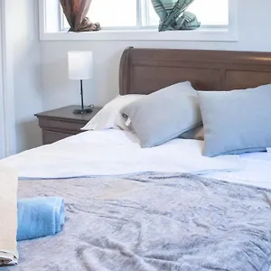 Lovely 1-br W Sofa Bed In The Heart Of Ndg , Montréal Canada
